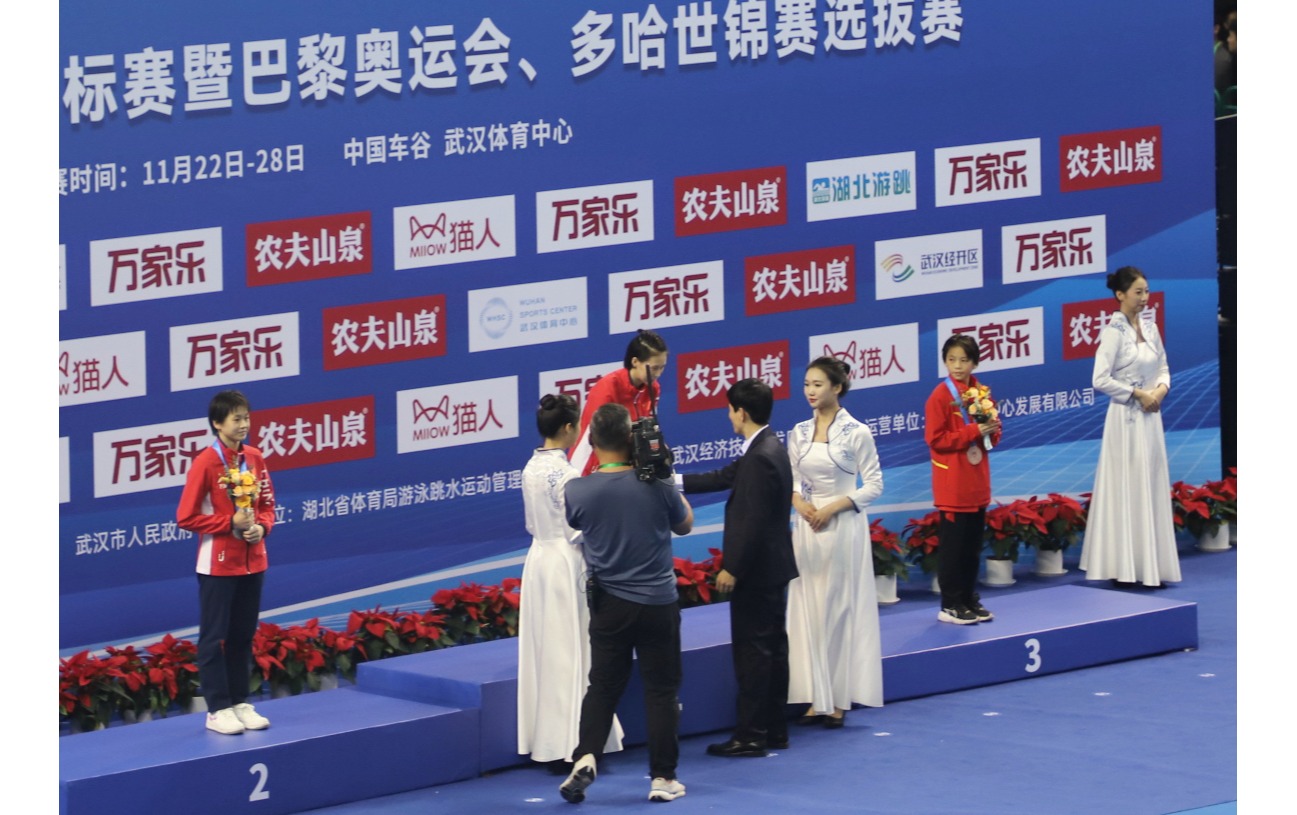 跳水全锦赛首日双金出炉，万家乐携手梦之队精彩亮相
